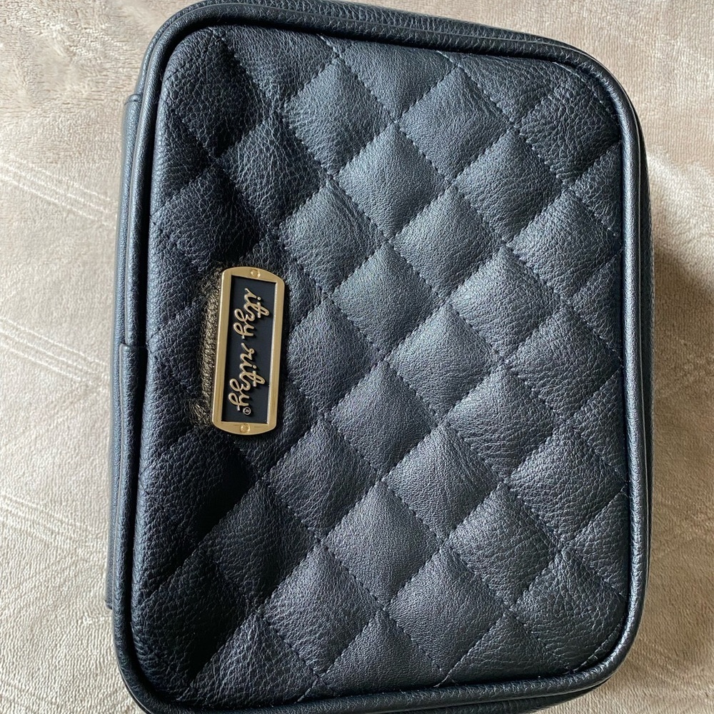 Itzy ritzy double take black